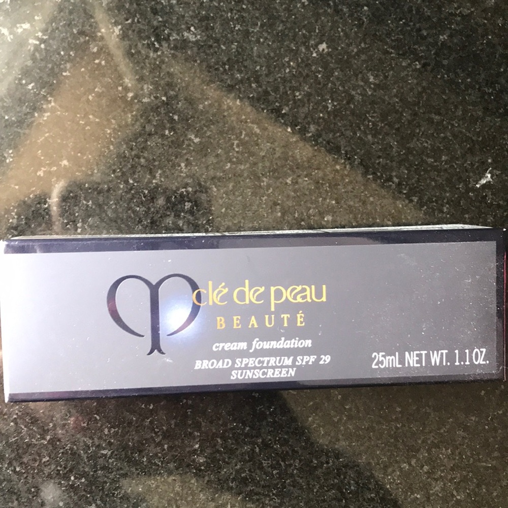 Cle de Peau Beaute Cream Foundation Shade I10